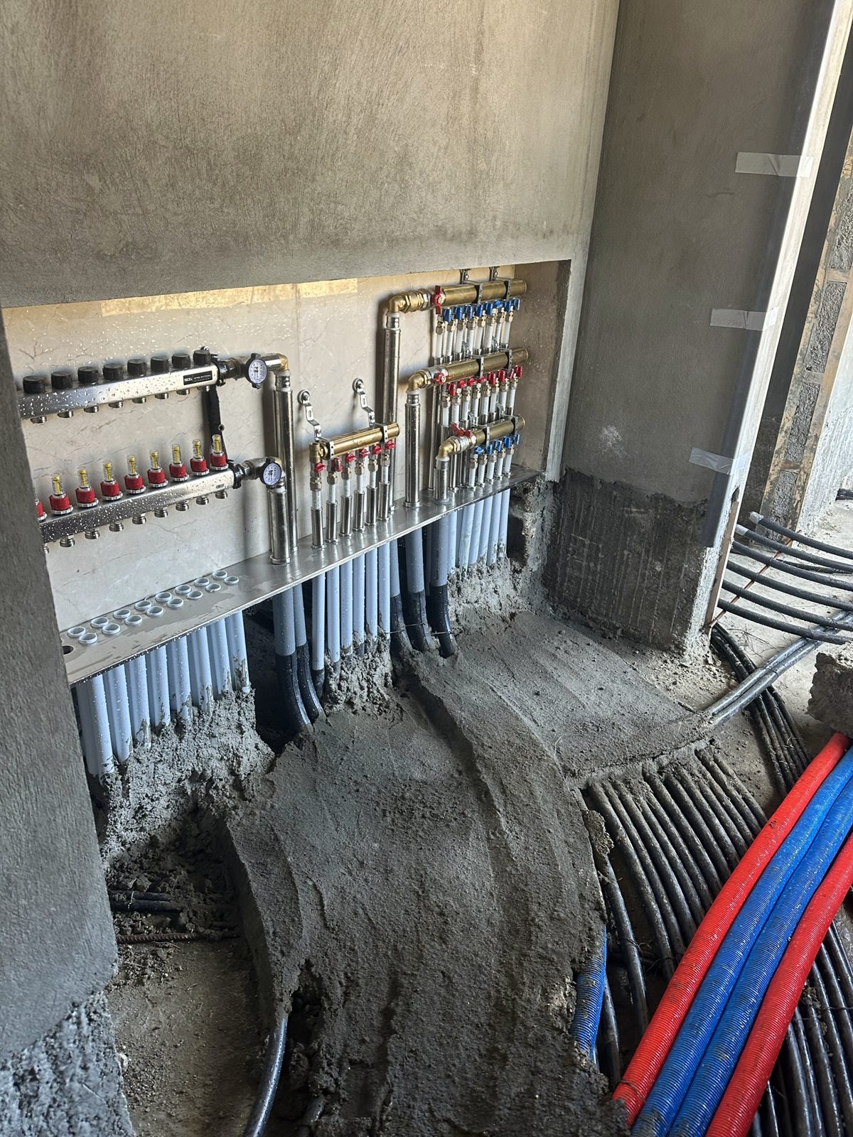 Underfloor heating and water manifolds
